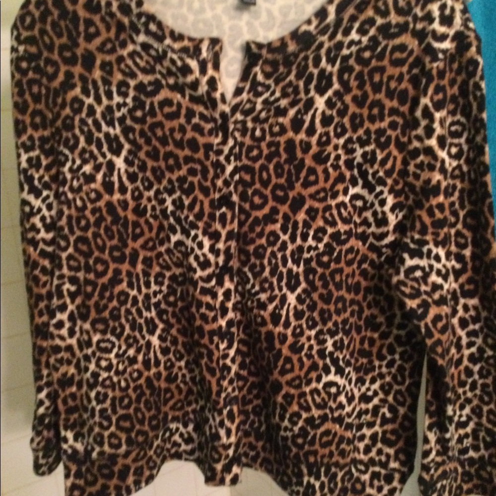Cute Leopard sweater Large